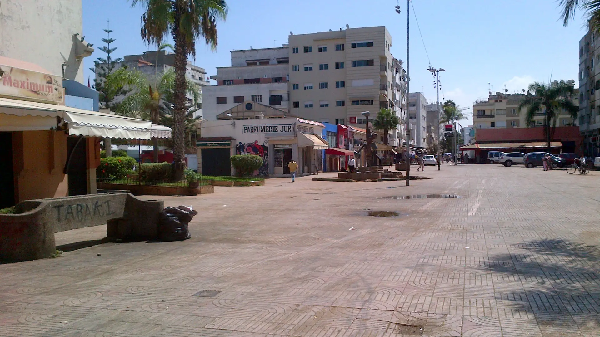 Sunlit public square and palms in Casablanca Maârif