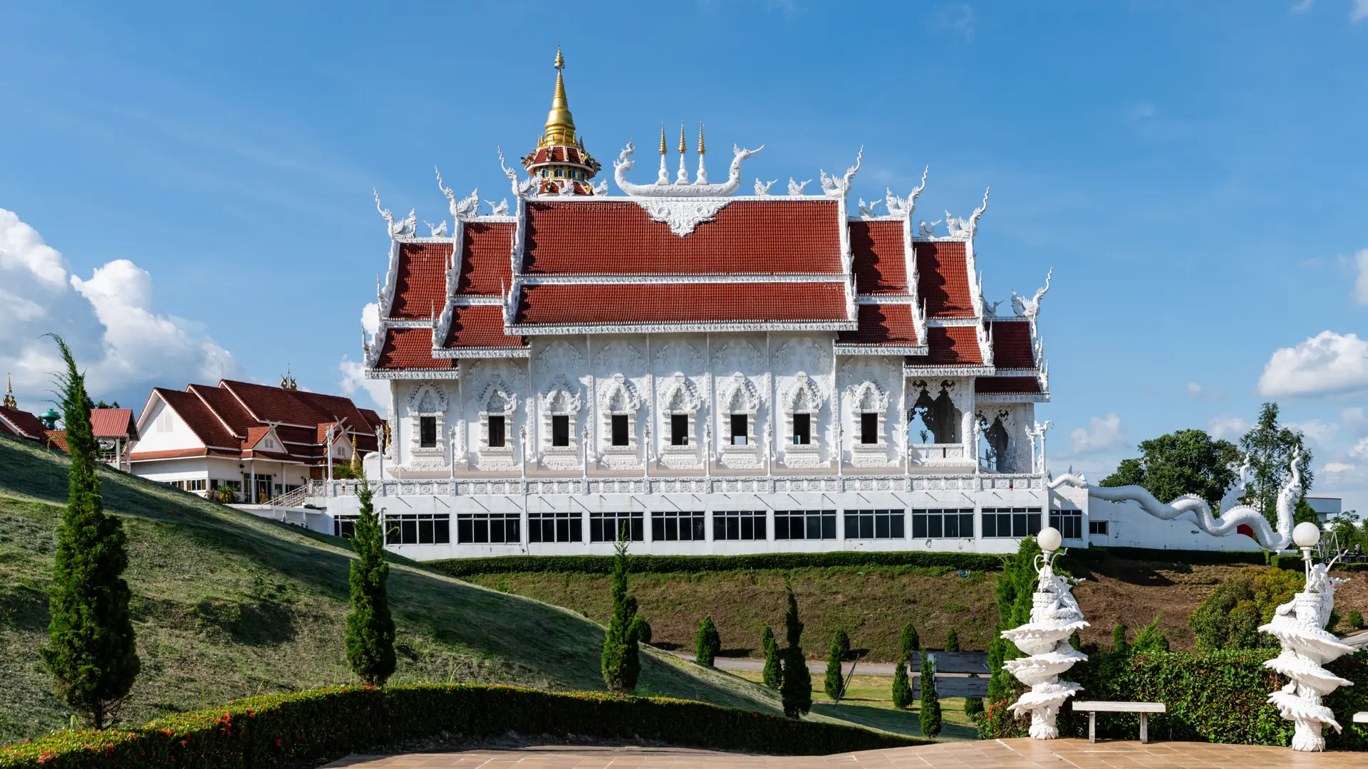 Wat Huay Pla Kang's white temple complex and landscaped garden in Chiang Rai