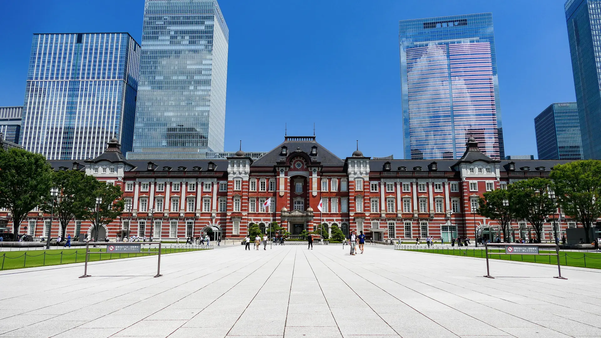 Tokyo Station’s red-brick Marunouchi facade and modern towers in bright daylight