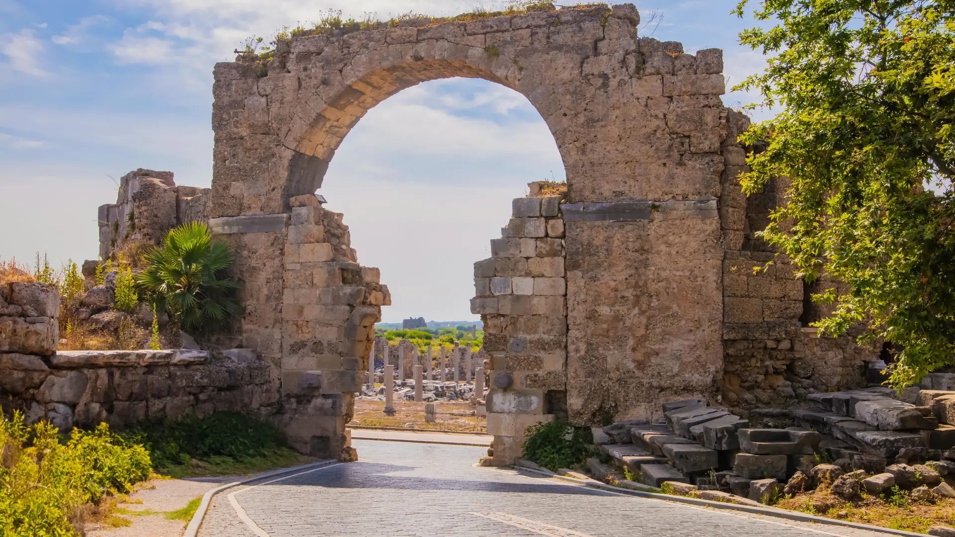 Hadrian’s Gate leading into sunlit Kaleici streets in Antalya