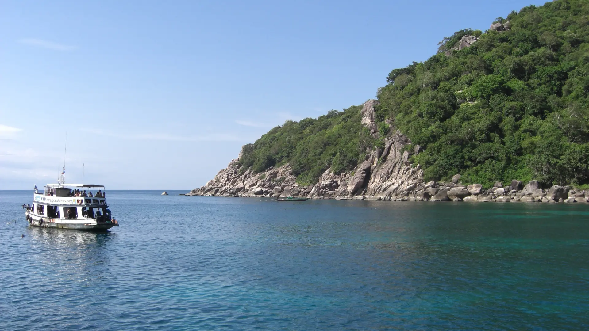A sheltered Koh Tao bay enclosed by steep green headlands