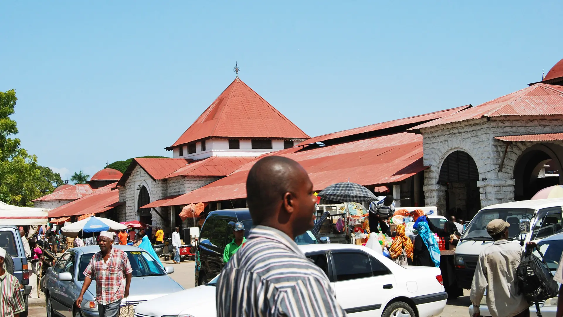 Darajani Market entrance and street activity under a clear Zanzibar sky