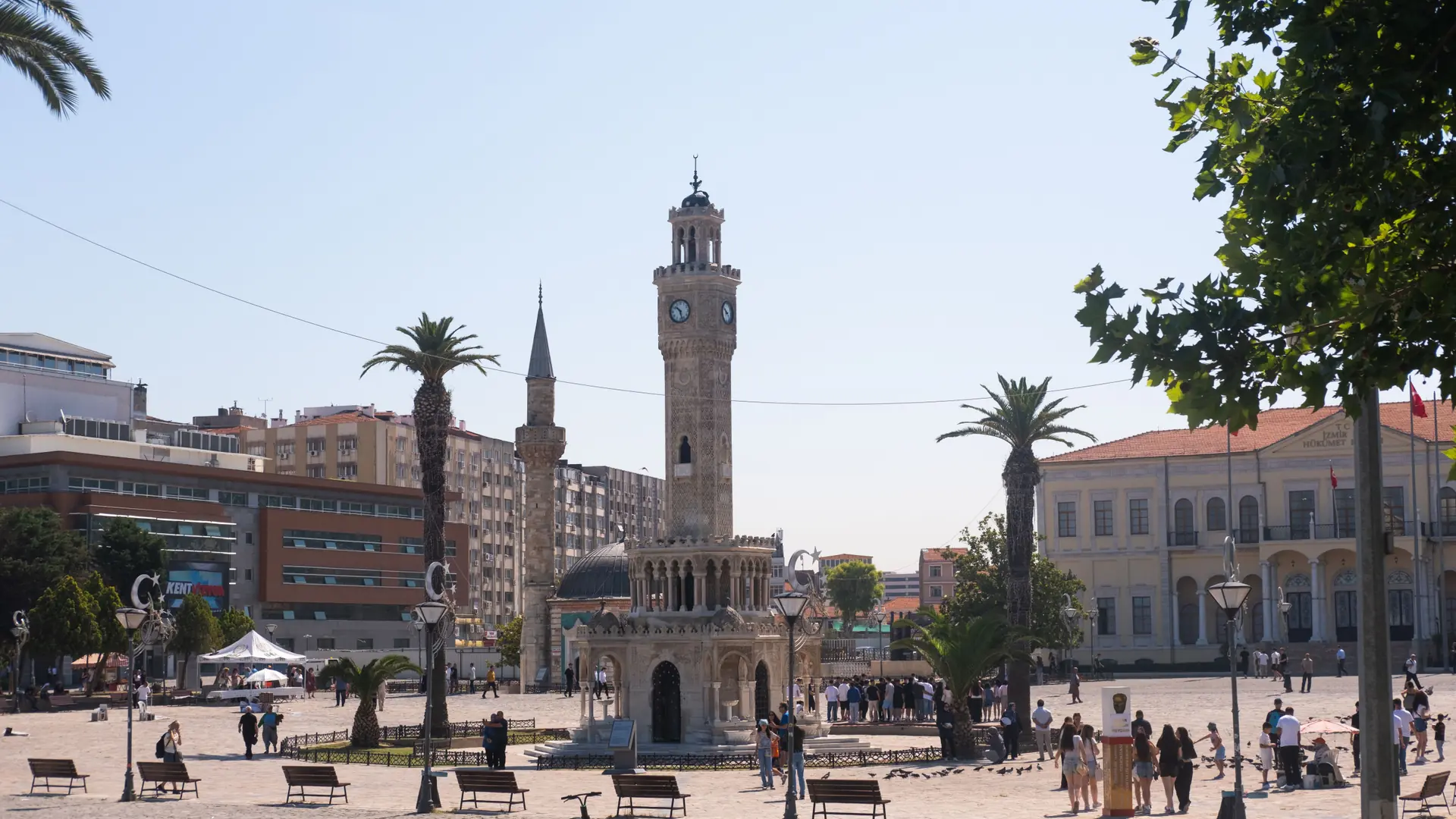 İzmir Clock Tower and palms in Konak Square in daylight