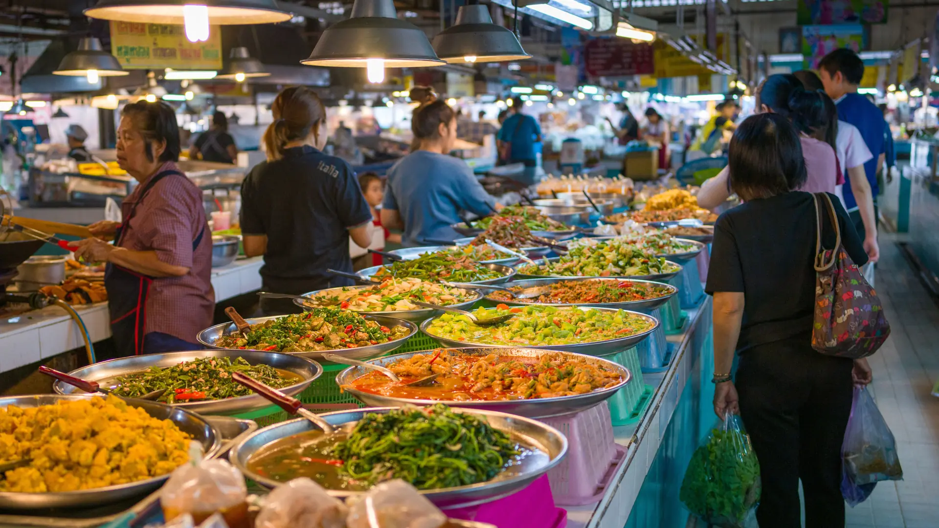 Colourful Thai market stalls filled with fruit, vegetables and prepared food