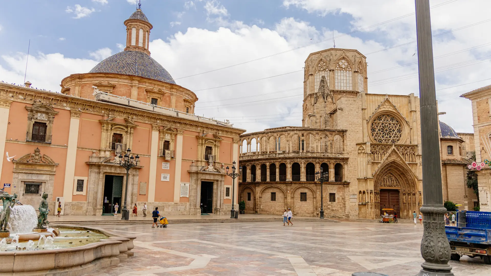 Basílica de los Desamparados and Valencia Cathedral on Plaza de la Virgen