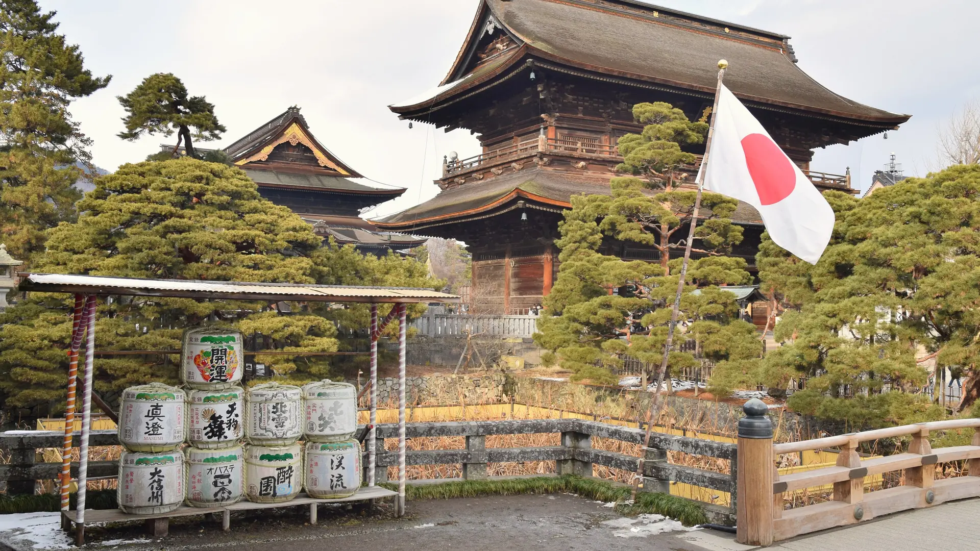 Snow lining the approach to Zenkoji temple in Nagano