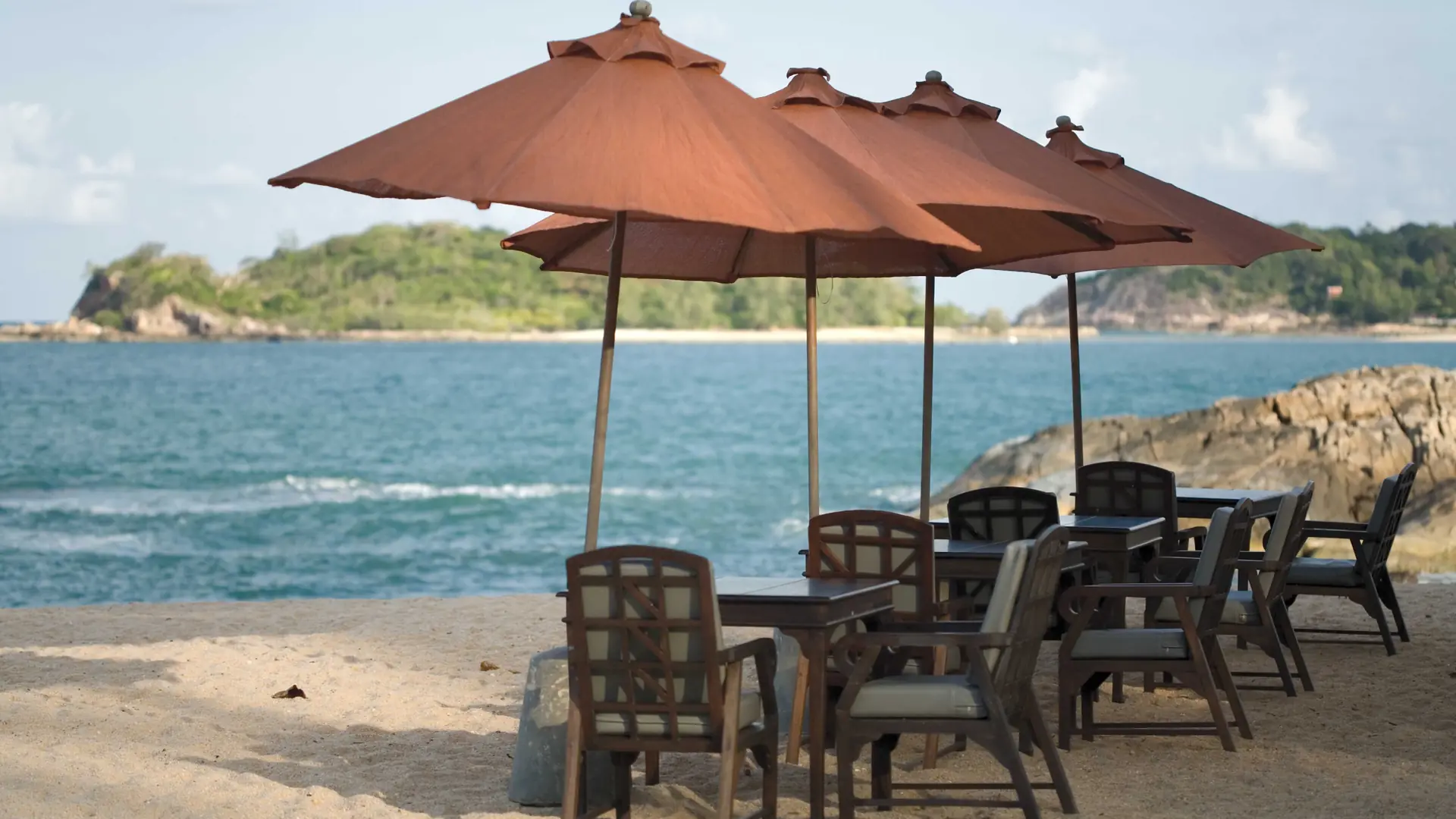 Granite rocks, palms and a sheltered turquoise bay on Koh Samui