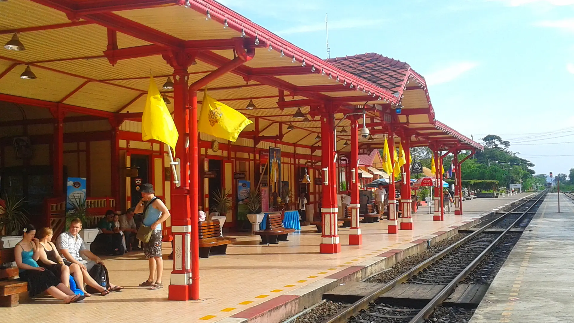 The platform and traditional buildings at Hua Hin railway station