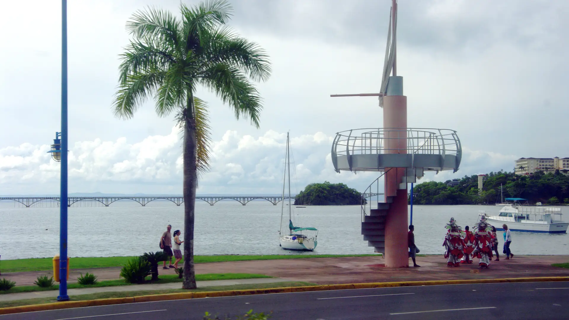 Palm and waterfront promenade beside Samaná Bay in daylight