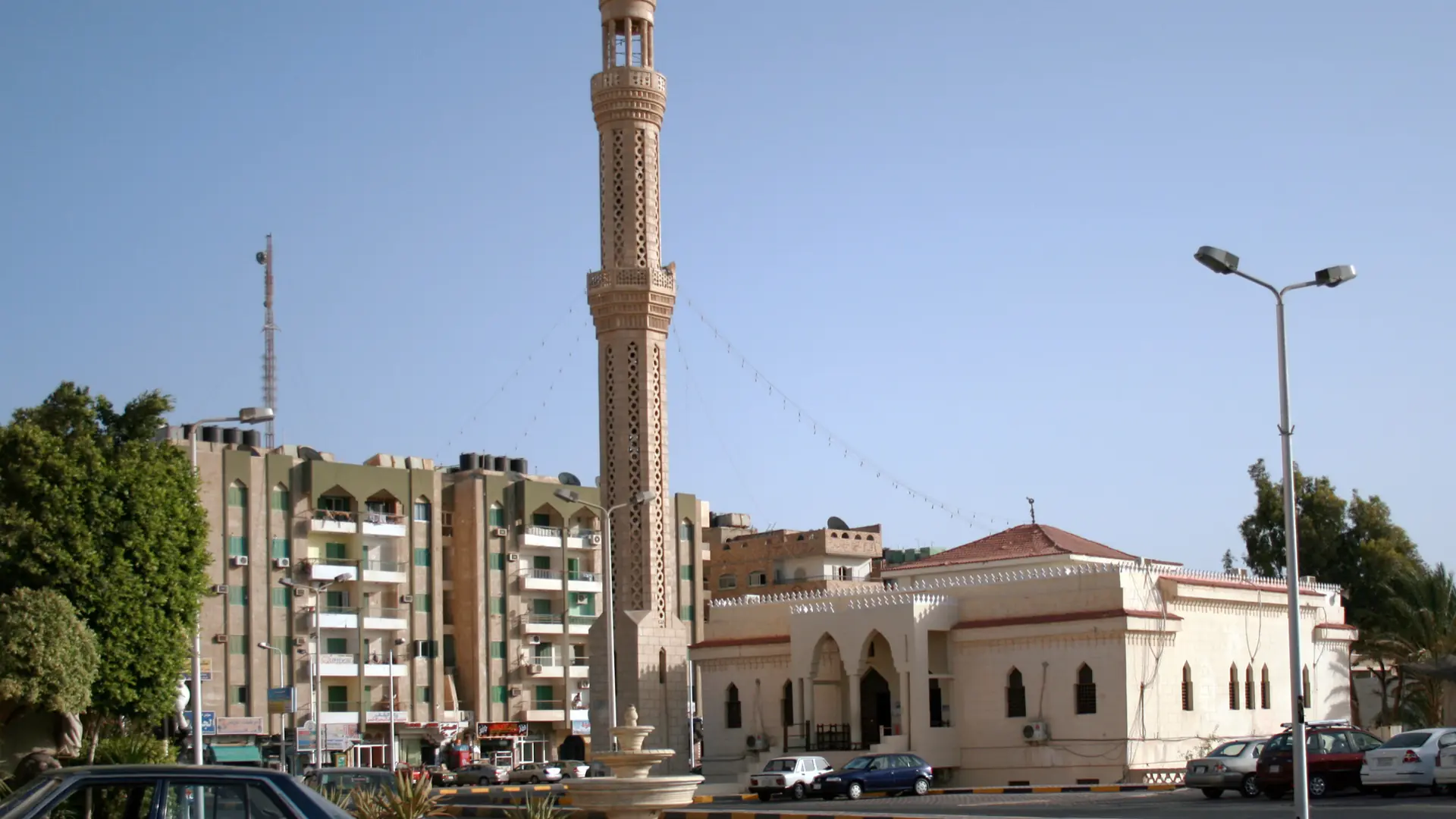 Sunlit mosque and street in El Dahar, the older part of Hurghada
