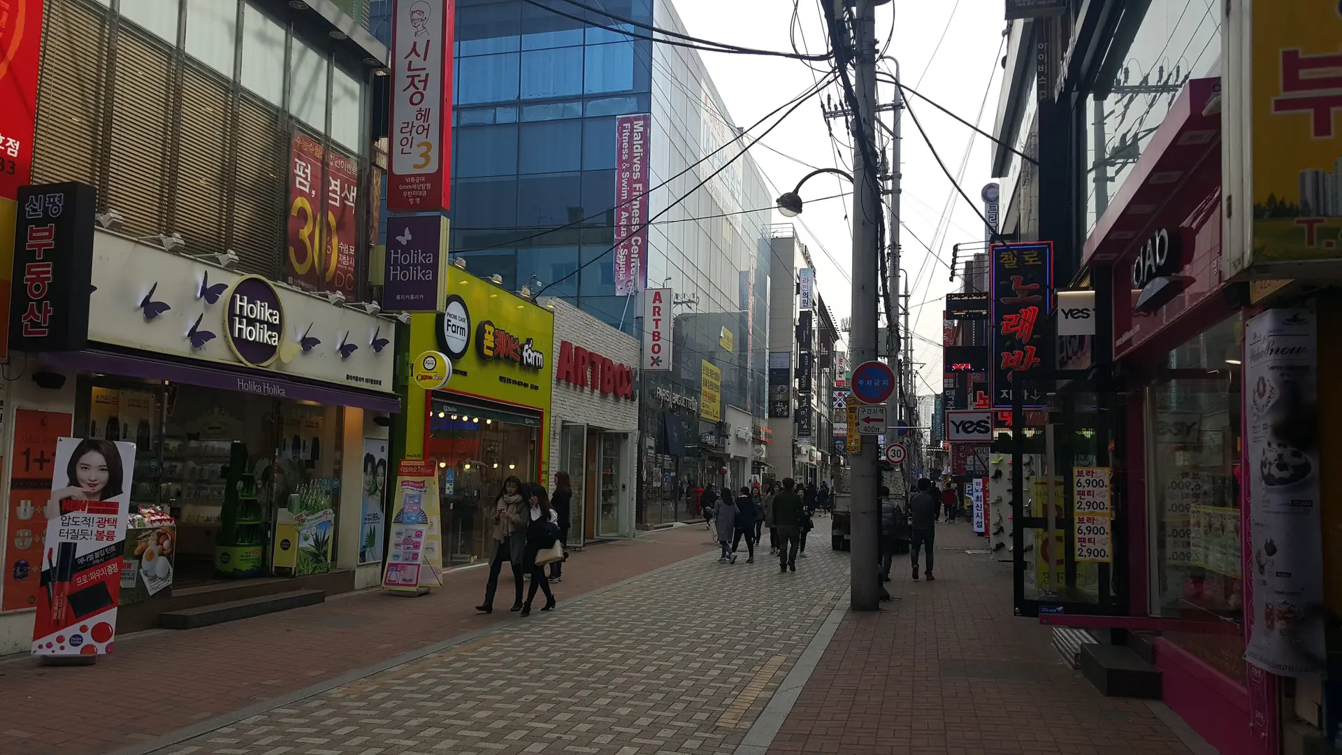 Dongseongno's Rodeo Street shopping strip in Daegu, storefronts and pedestrians in bright daylight