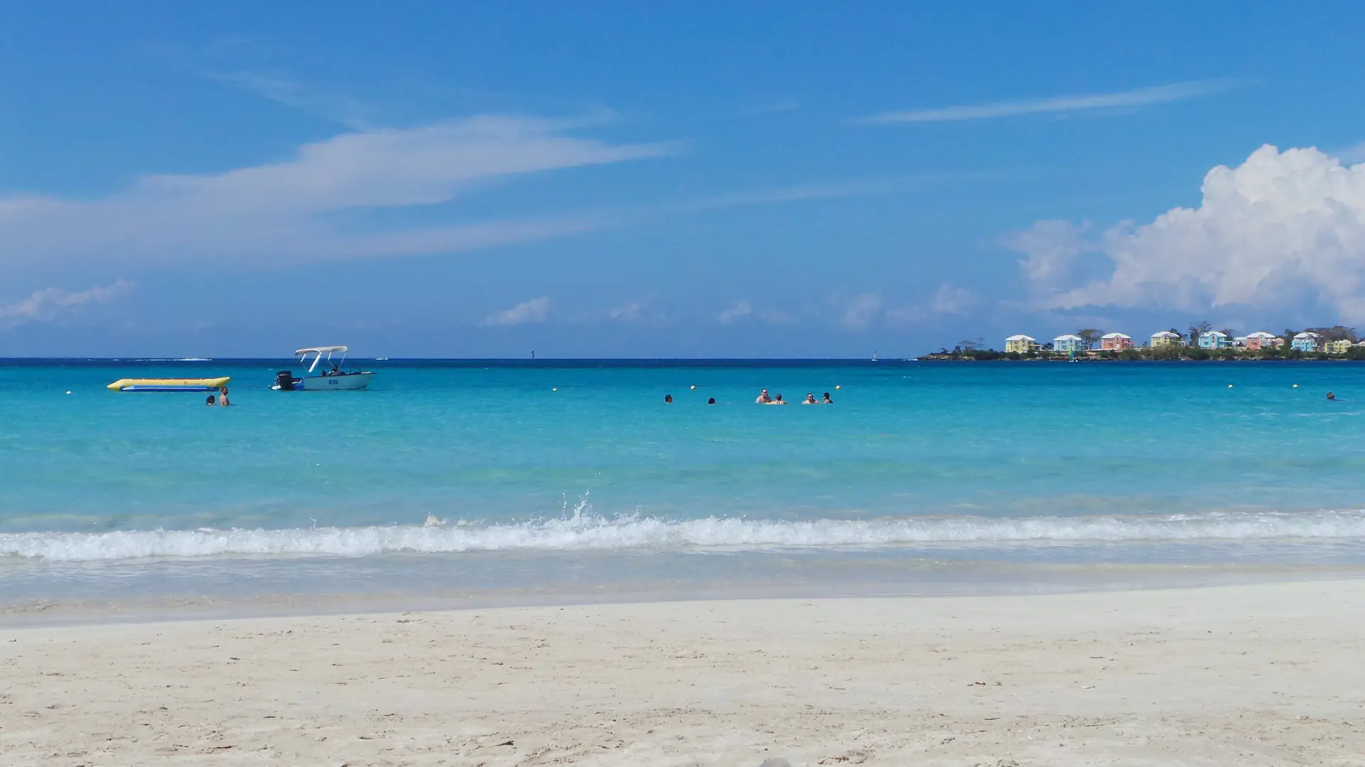 Sand and turquoise water at Bloody Bay in Negril