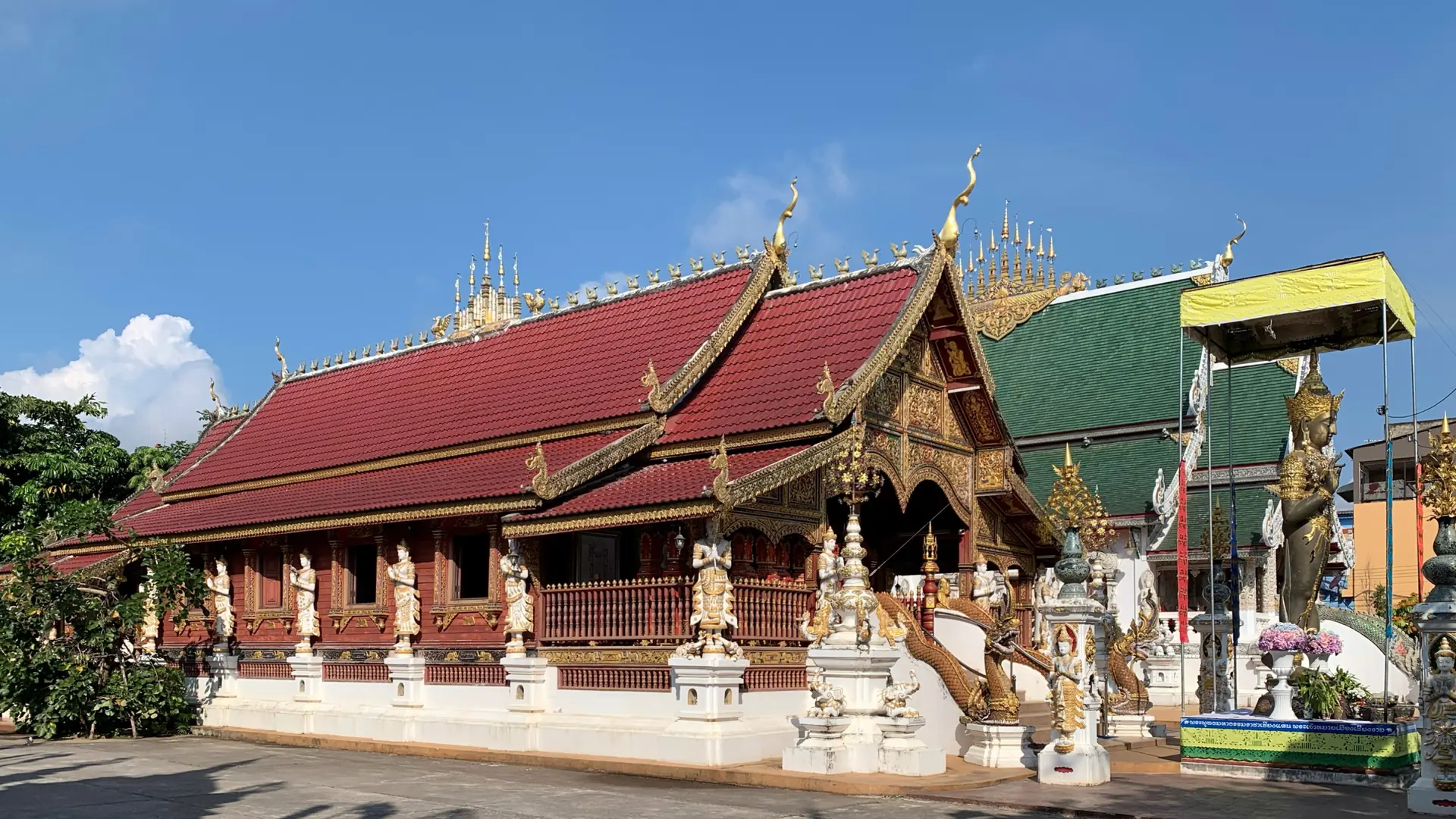 Wat Ming Mueang in central Chiang Rai, illustrating the wider destination