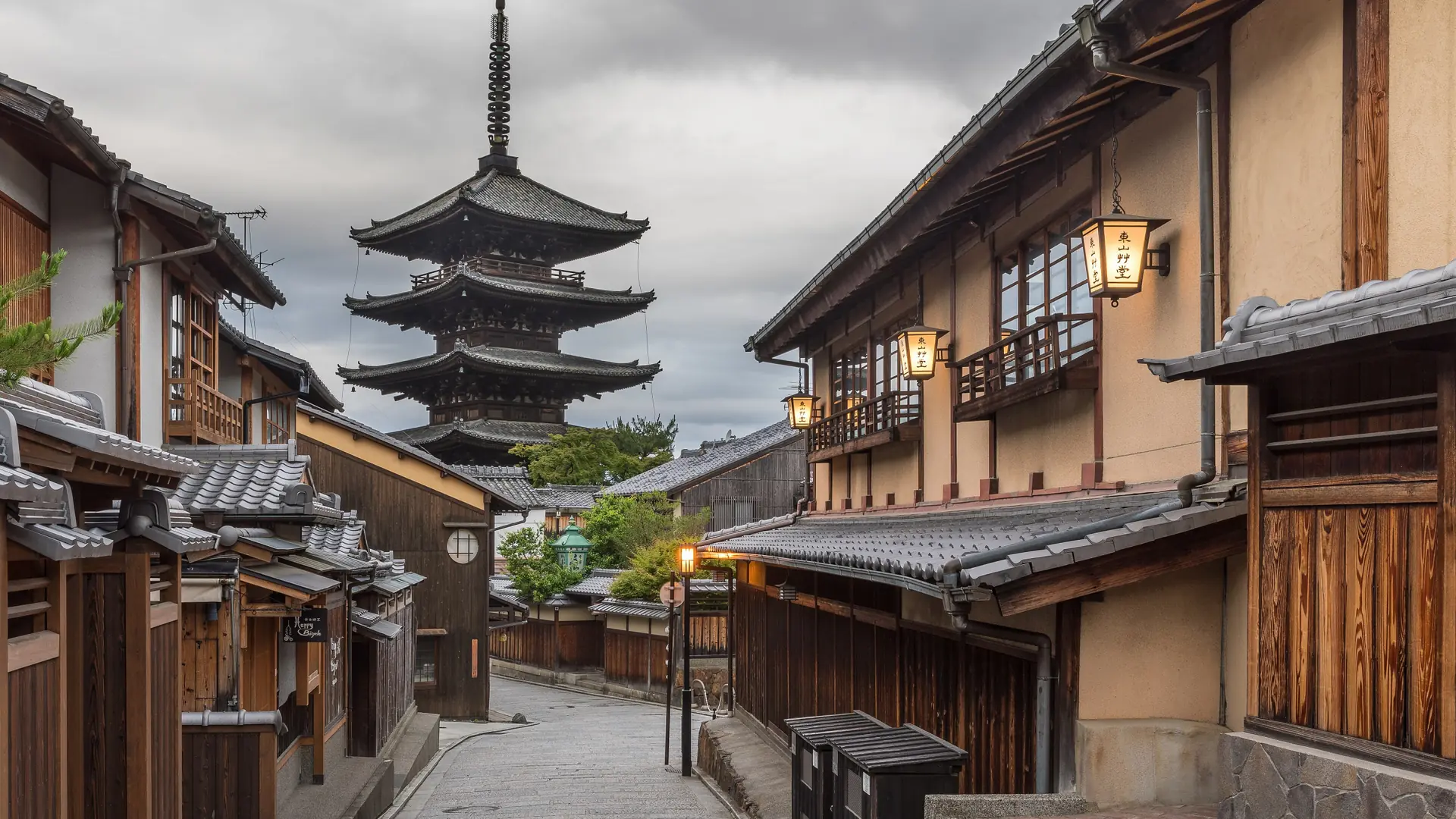 The vermilion Yasaka Pagoda and traditional Higashiyama rooftops in bright daylight
