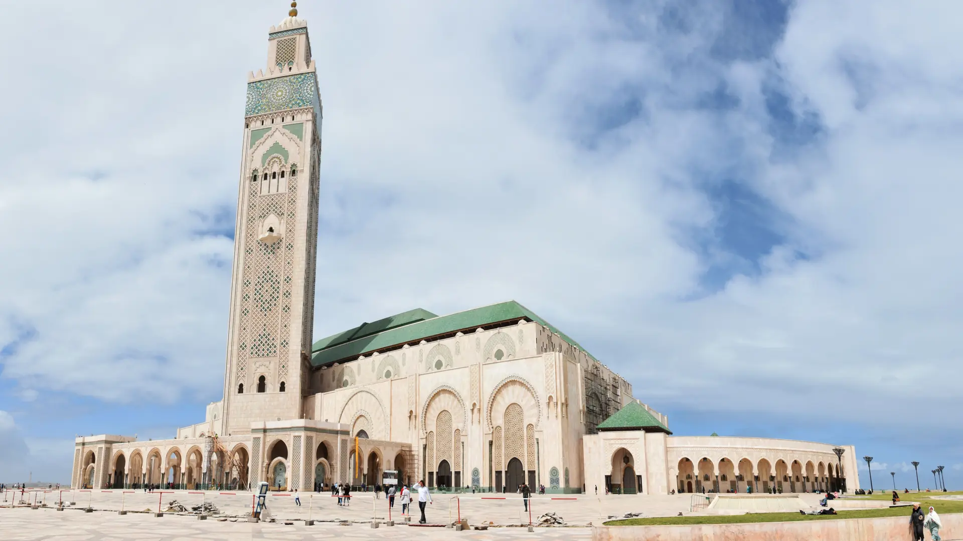 Hassan II Mosque and minaret beneath a blue Casablanca sky