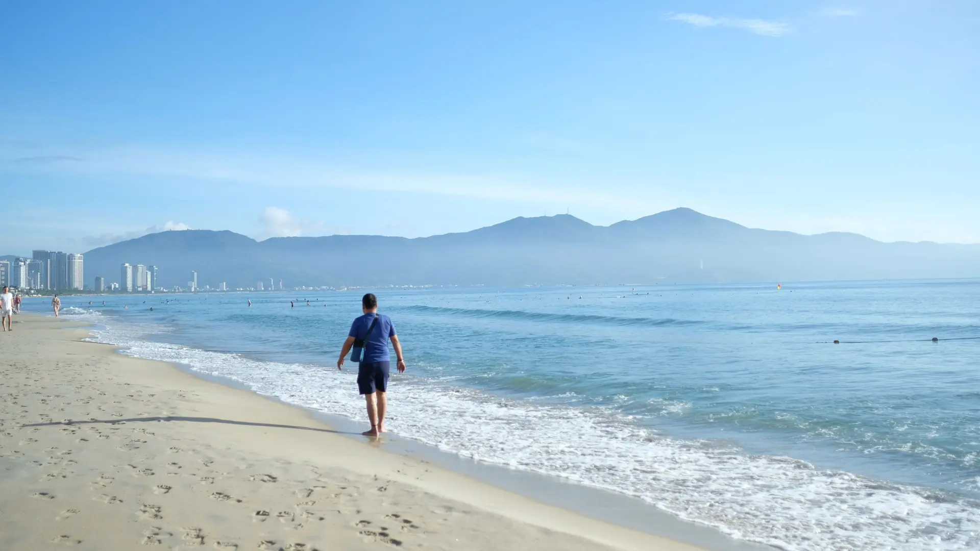 A walker beside My Khe sea at Da Nang