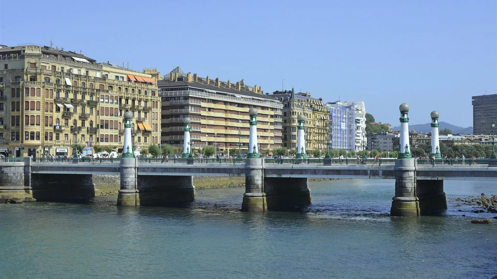 Zurriola Bridge’s green-and-white Art Deco lamps and stone piers across the Urumea in San Sebastián