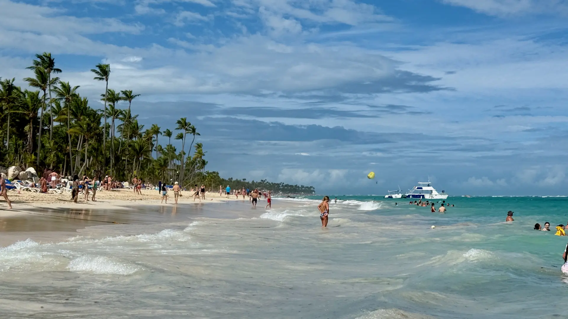 Sunny pale sand and palms on the Bávaro coast of Punta Cana