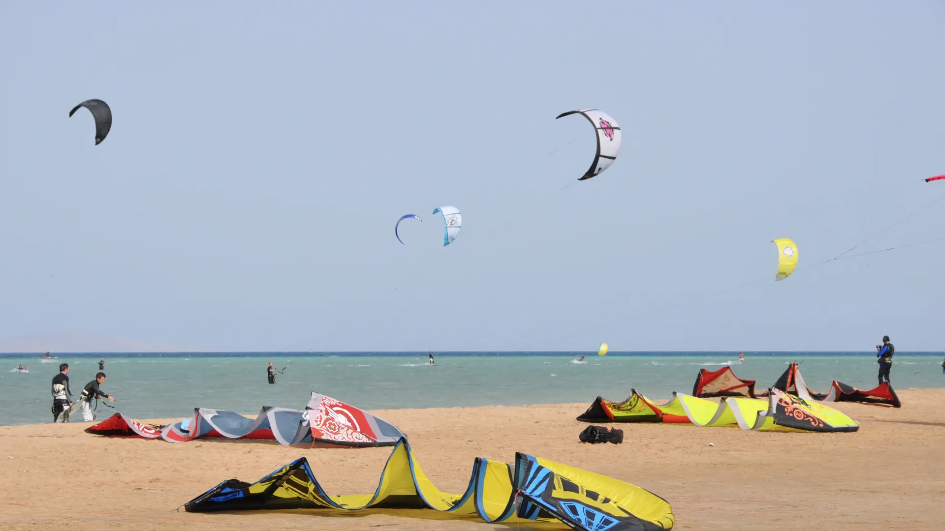 Kitesurfers on the sandy shore at Mangroovy Beach in El Gouna
