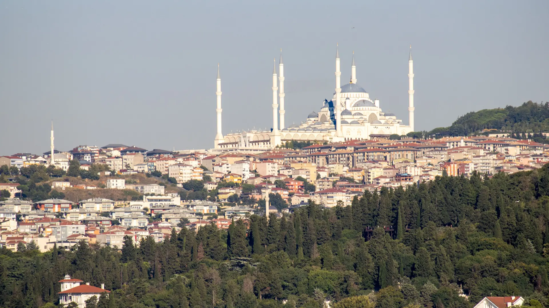 Çamlıca Mosque rising above Istanbul’s green urban hills