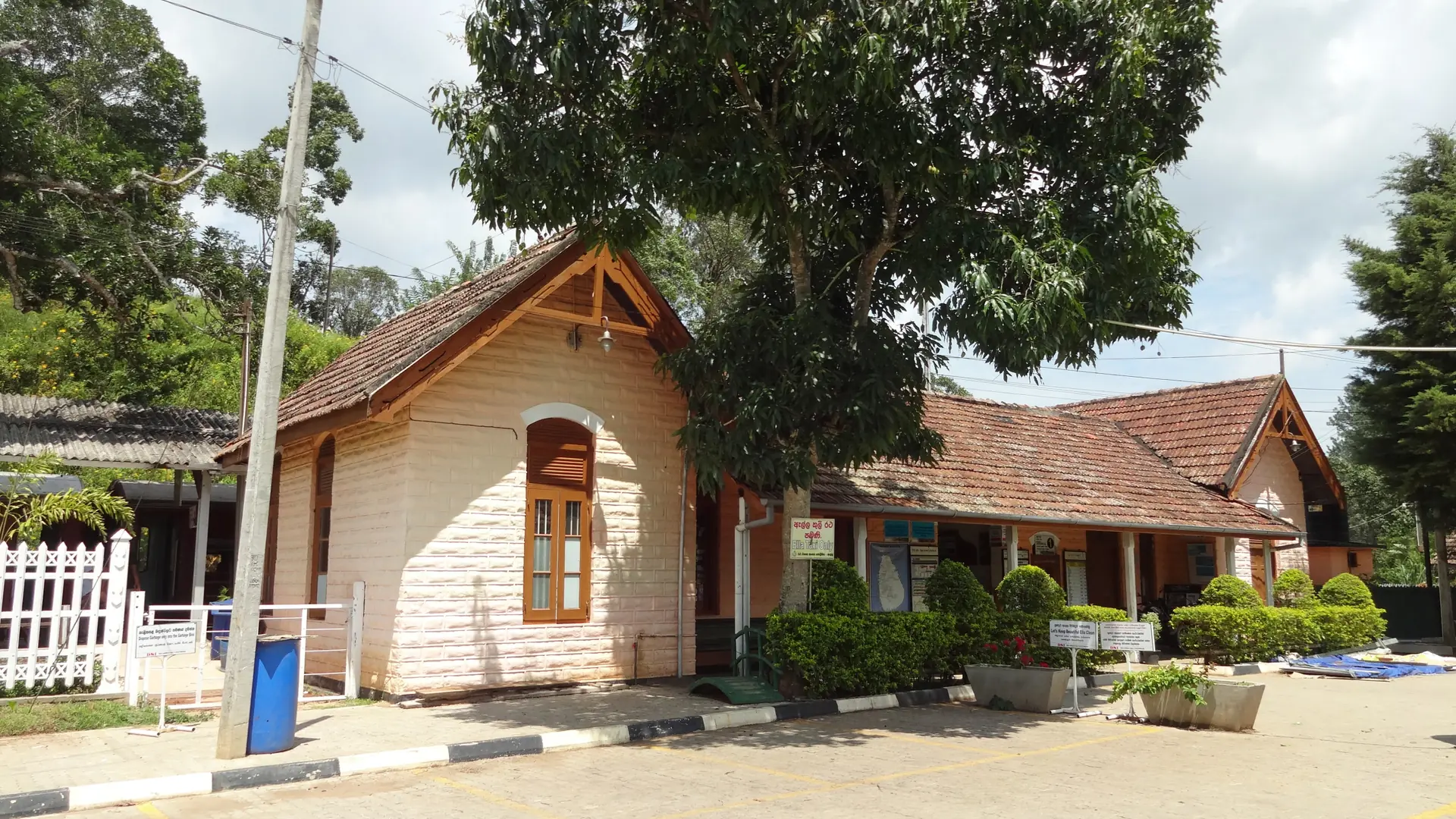 Cream-coloured station building in Ella town on a bright day