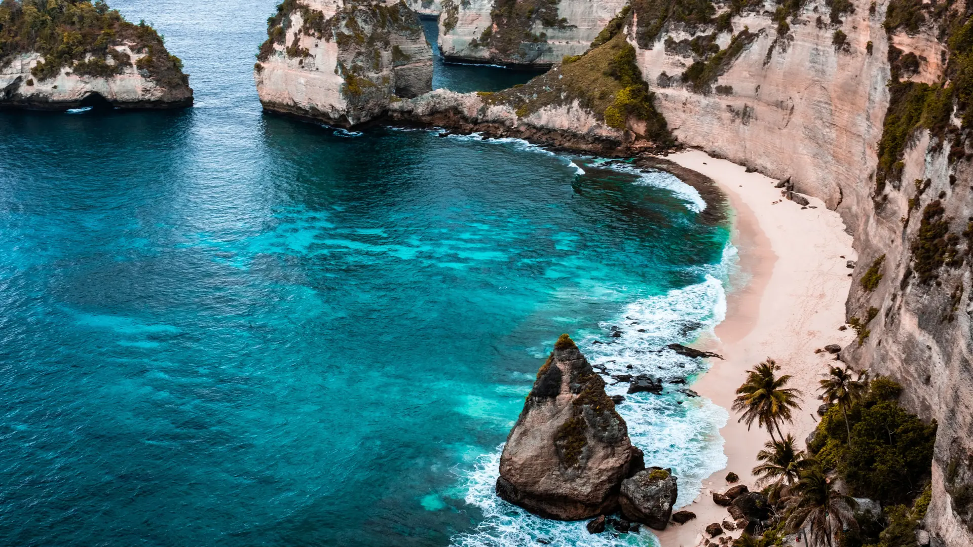 Diamond Beach white cliffs, offshore rock pinnacles and turquoise water on eastern Nusa Penida