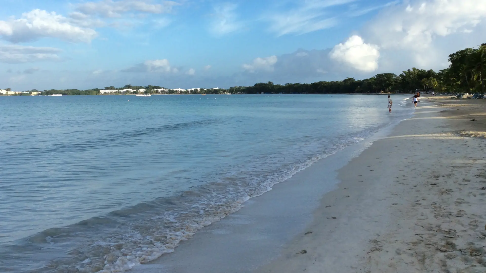 The sandy shore and turquoise water at Negril