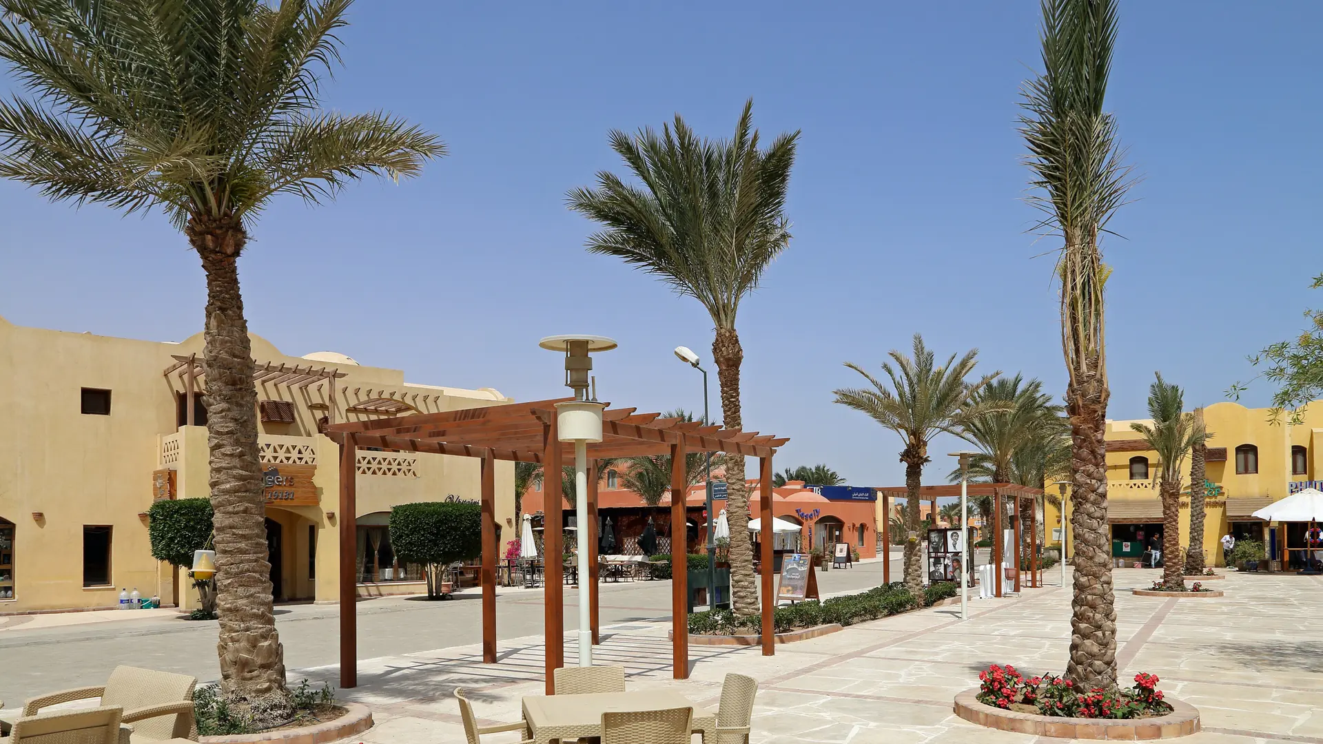 Palm-lined public square in Downtown El Gouna beneath a blue sky